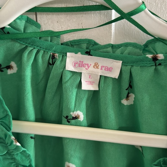 Riley & Rae Emerald Ruffle Blouse - Picture 2 of 5